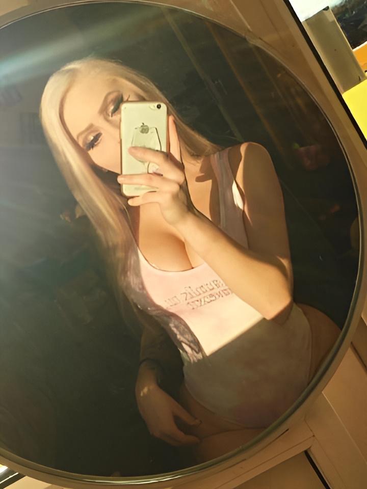 Анечка привлекальеная девушка из Крымска цена от 10000 руб