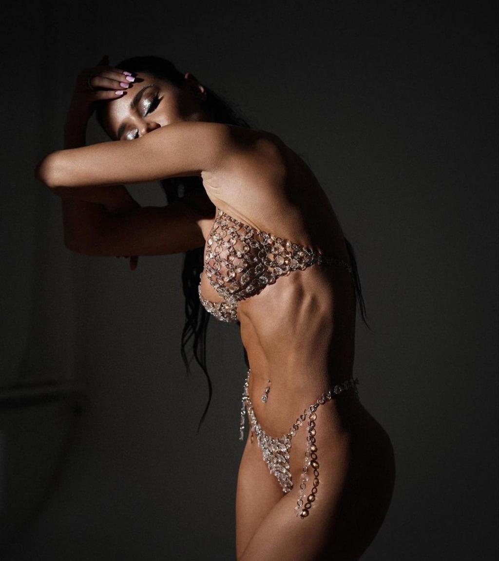 Клара привлекальеная девушка из Крымска цена от 6000 руб