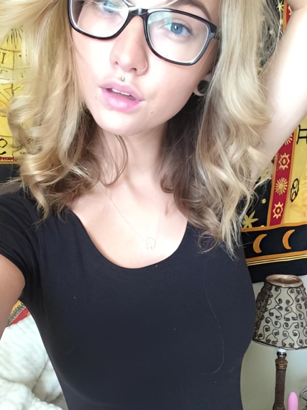 Ася привлекательная девушка из Крымска цена от 2500 руб