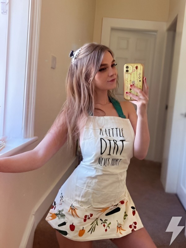 Элеонора привлекательная девушка из Крымска цена от 2000 руб