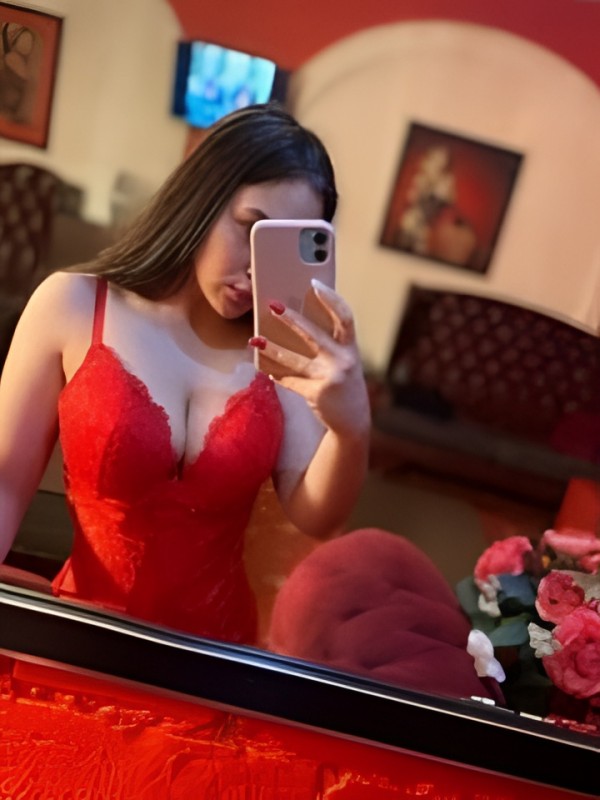 Элина привлекательная девушка из Крымска цена от 10000 руб